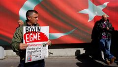 Tureck policie zatkla kvli pui novine listu, kter je symbolem tureck republiky