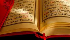 ‚V Bibli je víc násilí než v Koránu’. Vývojář obě knihy srovnal analytickým programem