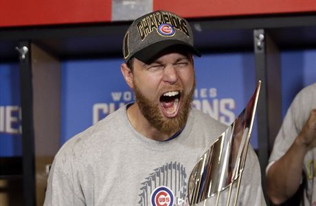 Ben Zobrist z Chicago Cubs slaví vítzství ve Svtové sérii.