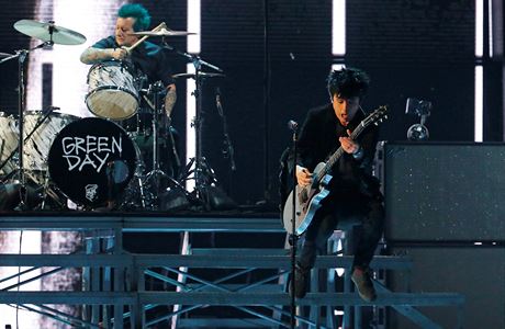 Kapela Green Day hraje na MTV Europe Music Awards.