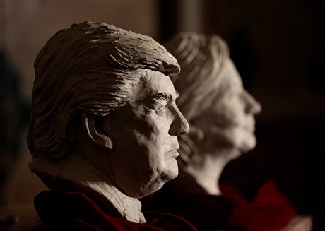 Hillary Clintonová a Donald Trump ve voskovém muzeu v Madridu.