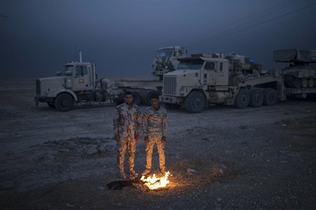 Irátí vojáci drí pozice jin od Mosulu.