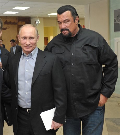 Vladimir Putin s americkým hercem Steven Seagalem.