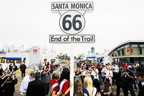 Slavná silnice "Route 66" končí právě v Santa Monice