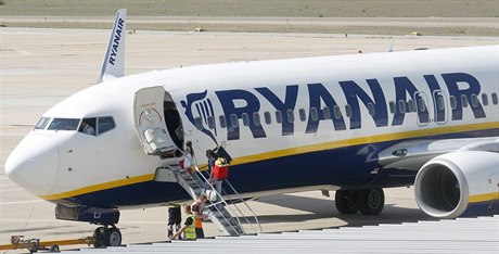 Letadlo nízkonákladových aerolinek Ryanair – ilustrační foto