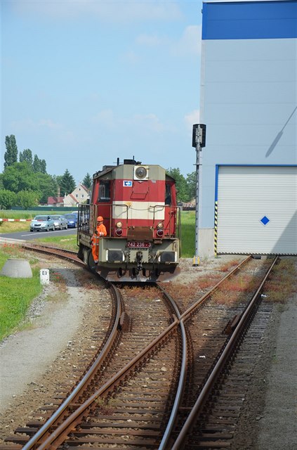 Logistická hala v Lovosicích, kterou si státní D Cargo na 15 let pronajalo od...