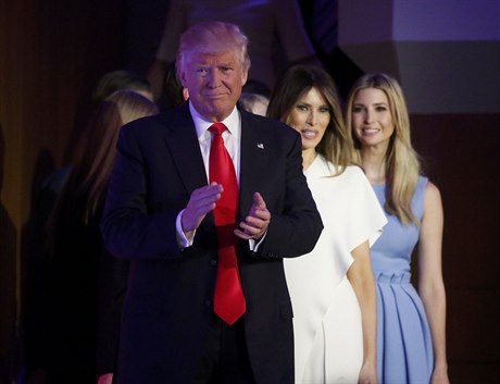 Donald Trump přichází se svou rodinou přednést projev poté, co byl zvolen novým...