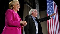 Hillary Clintonovou nyn podporuje i jej dvj rival, sentor Bernie...