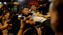 Hongkongsk policie zakrouje proti demonstrantm.