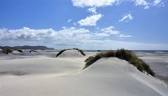 Na písených dunách mete vyzkouet sandboarding