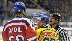 Úastník posledních dvou MS Michal Jordán (vlevo) pojede po návratu z NHL hned na Channel One Cup.
