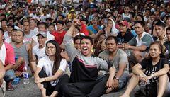 Filipínci sledují zápas Manny Pacquiao vs. Jessie Vargas.