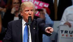 Donald Trump hovoí ke svým píznivcm bhem kampan