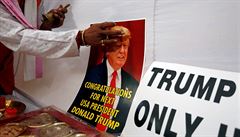 lenové Hindu Sena provádjí spirituální obady na podporu Donalda Trumpa.