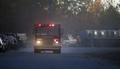 Hasiský automobil pi zásahu u poáru ropovodu v americkém Shelby County