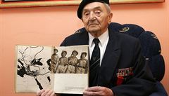 Hrdina druhé světové války Stanislav Hnělička zemřel. Bylo mu 94 let