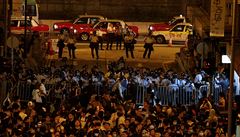 Obyvatelé Hongkongu protestují proti rozhodnutí ínského parlamentu.