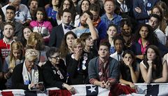 Nervózní fanouci demokratické kandidátky Hillary Clintonové v New Yorku.
