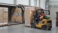 Logistická hala v Lovosicích, kterou si státní D Cargo na 15 let pronajalo od...