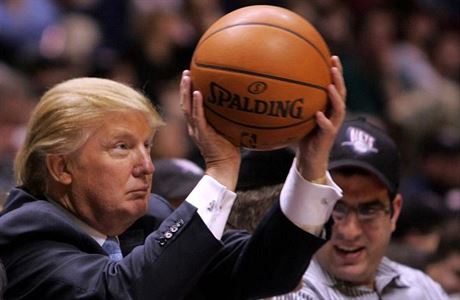 Donald Trump na basketbalu.