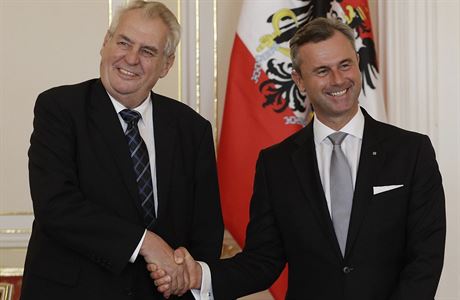 Kandidát na prezidenta Rakouska Norbert Hofer a eský prezident Milo Zeman.