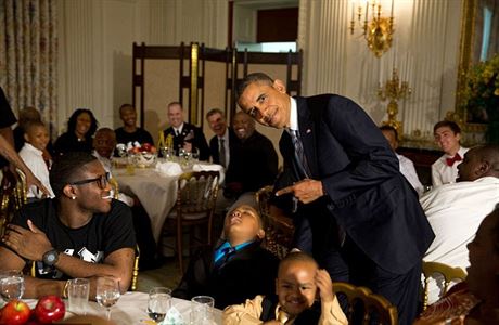 Prezident Obama a mal chlapec, kter usnul bhem akce ke dni otc.