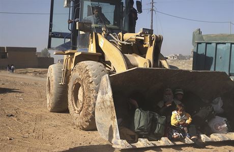 Buldozer pepravuje Irany do bezpe.