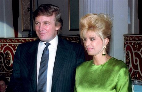 Donald Trump s prvn manelkou Ivanou Trumpovou.