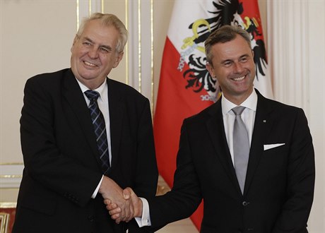 Kandidát na prezidenta Rakouska Norbert Hofer a eský prezident Milo Zeman.