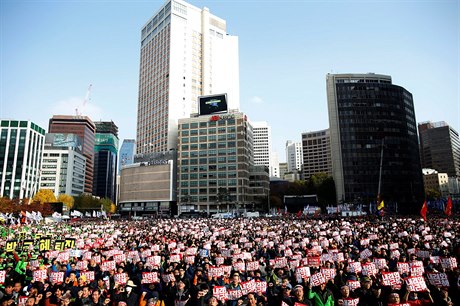 Jihokorejci protestují v ulicích proti souasné prezidentce Park Geun-hye....