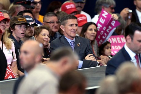 Penzionovaný generál Michael Flynn, který má vazby na Rusko a ml by hrát...