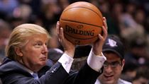 Donald Trump na basketbalu.