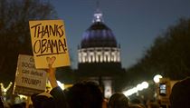 Podkovn Baracku Obamovi ped washingtonskm Kapitolem jako protest proti...