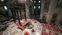 Pape Frantiek svolal a uvedl do adu 17 novch kardinl z celho svta....