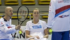 Petra Kvitová a trenér Petr Pála pi tréninku na finále Fed Cupu.