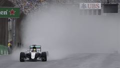 Pilot Mercedu Lewis Hamilton pi GP Brazílie.