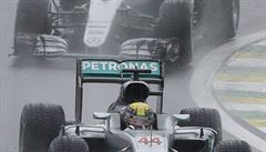 Lewis Hamilton ped Nikem Rosbergem pi GP Brazílie.