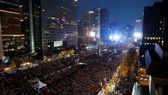Jihokorejci protestují v ulicích proti souasné prezidentce Park Geun-hye....