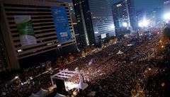 Jihokorejci protestují v ulicích proti souasné prezidentce Park Geun-hye....