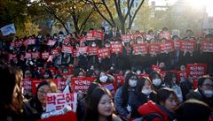 Jihokorejci protestují v ulicích proti souasné prezidentce Park Geun-hye....