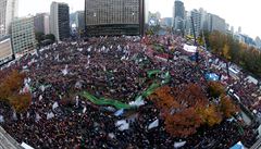 Jihokorejci protestují v ulicích proti souasné prezidentce Park Geun-hye....