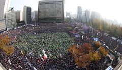 Jihokorejci protestují v ulicích proti souasné prezidentce Park Geun-hye....