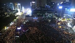 Jihokorejci protestují v ulicích proti souasné prezidentce Park Geun-hye....