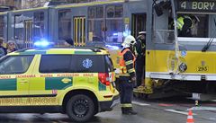 A kolem 20 zranných si v Plzni vyádala sráka tramvaje a autobusu MHD na...