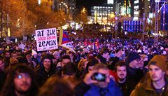 Vzpomnn na 17. listopad i s demonstracemi a Puigdemont ped soudem