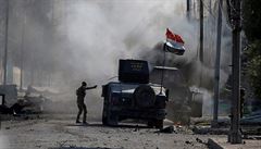 Islmsk stt v Mosulu odpovdl protitokem. Armd zpsobil tk ztrty