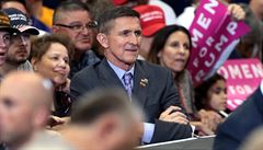 Penzionovaný generál Michael Flynn, který má vazby na Rusko a ml by hrát...