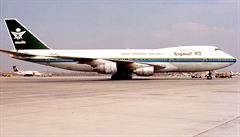 Boeing 747-168B, registrace HZ-AIH, který se zítil nad Indií.