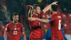Tomáš Sivok a Jakub Brabec se radují z gólu. | na serveru Lidovky.cz | aktuální zprávy
