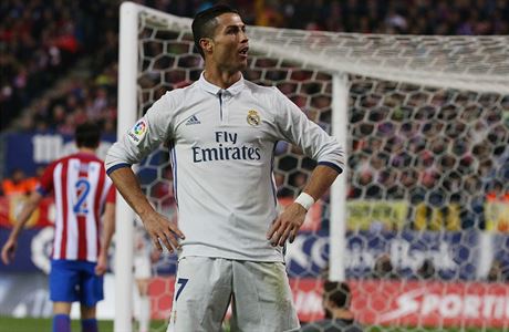 Cristiano Ronaldo má v letoní sezón dalí dvod k oslav. Bere toti nejvíce penz.